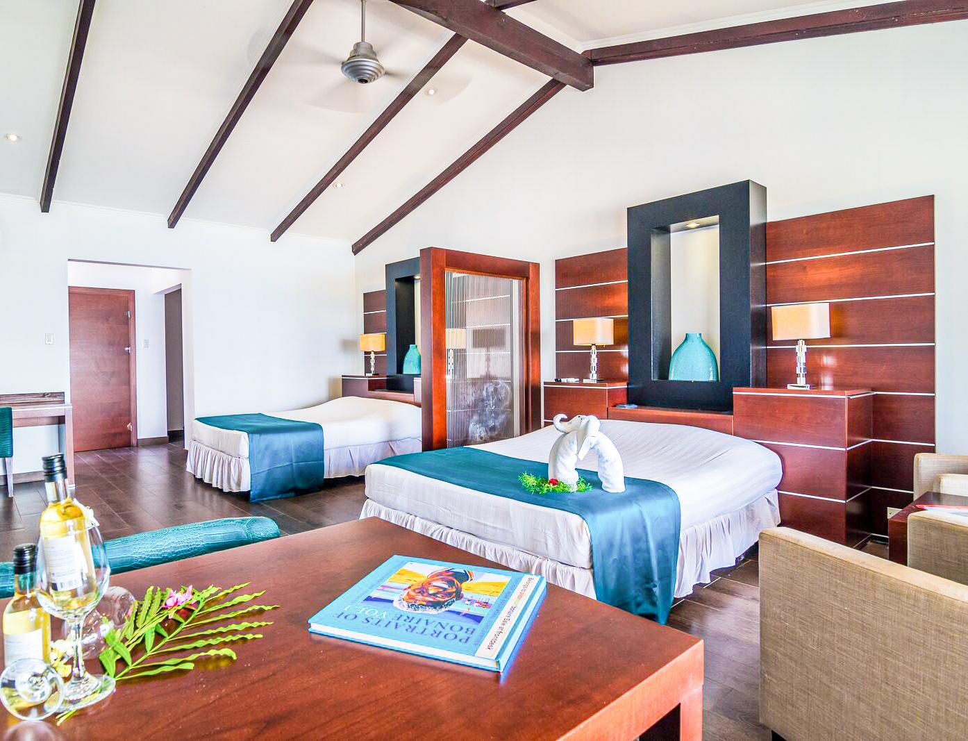 Van Der Valk Plaza Beach & Dive Resort Bonaire Playa Exteriör bild
