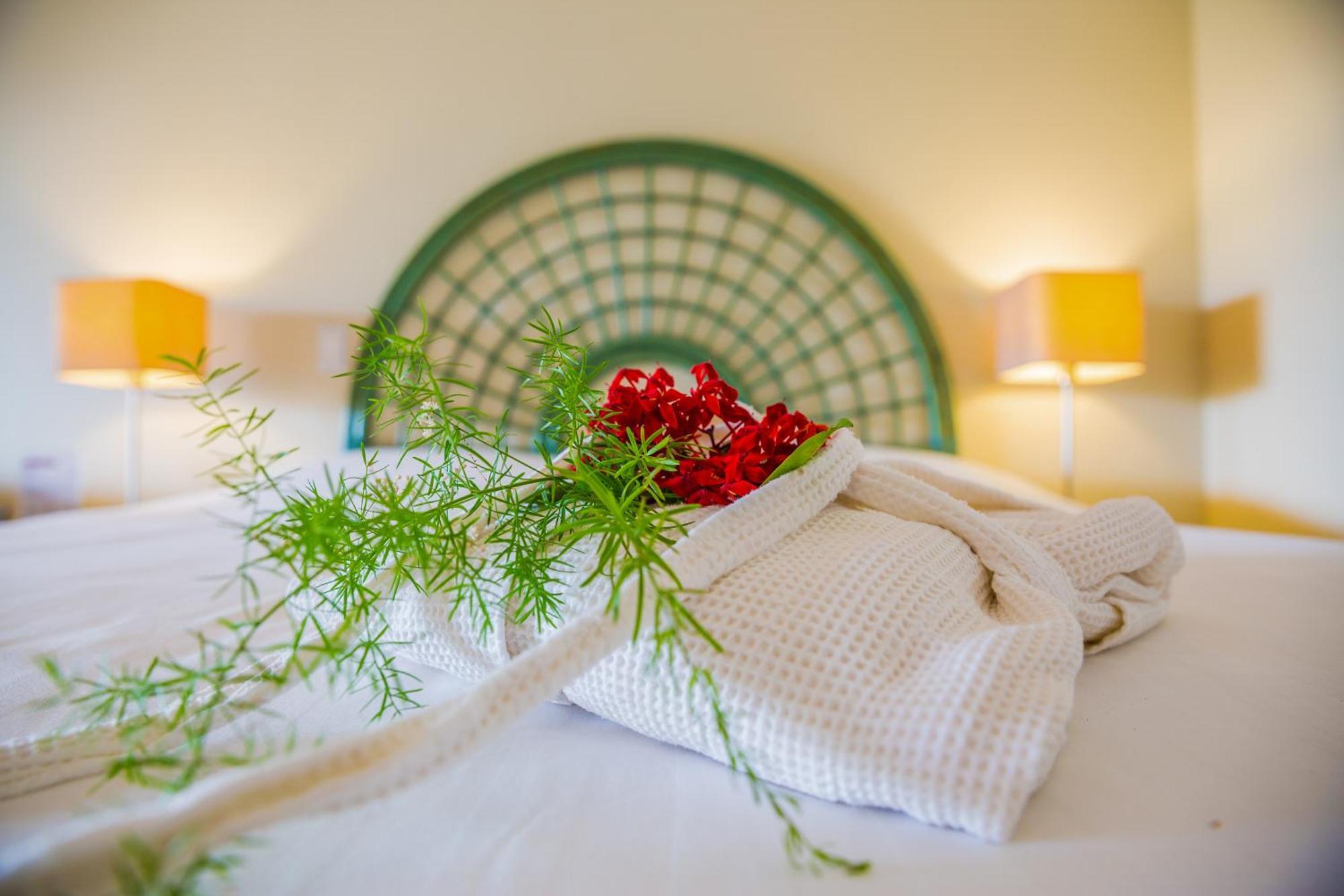 Van Der Valk Plaza Beach & Dive Resort Bonaire Playa Rum bild