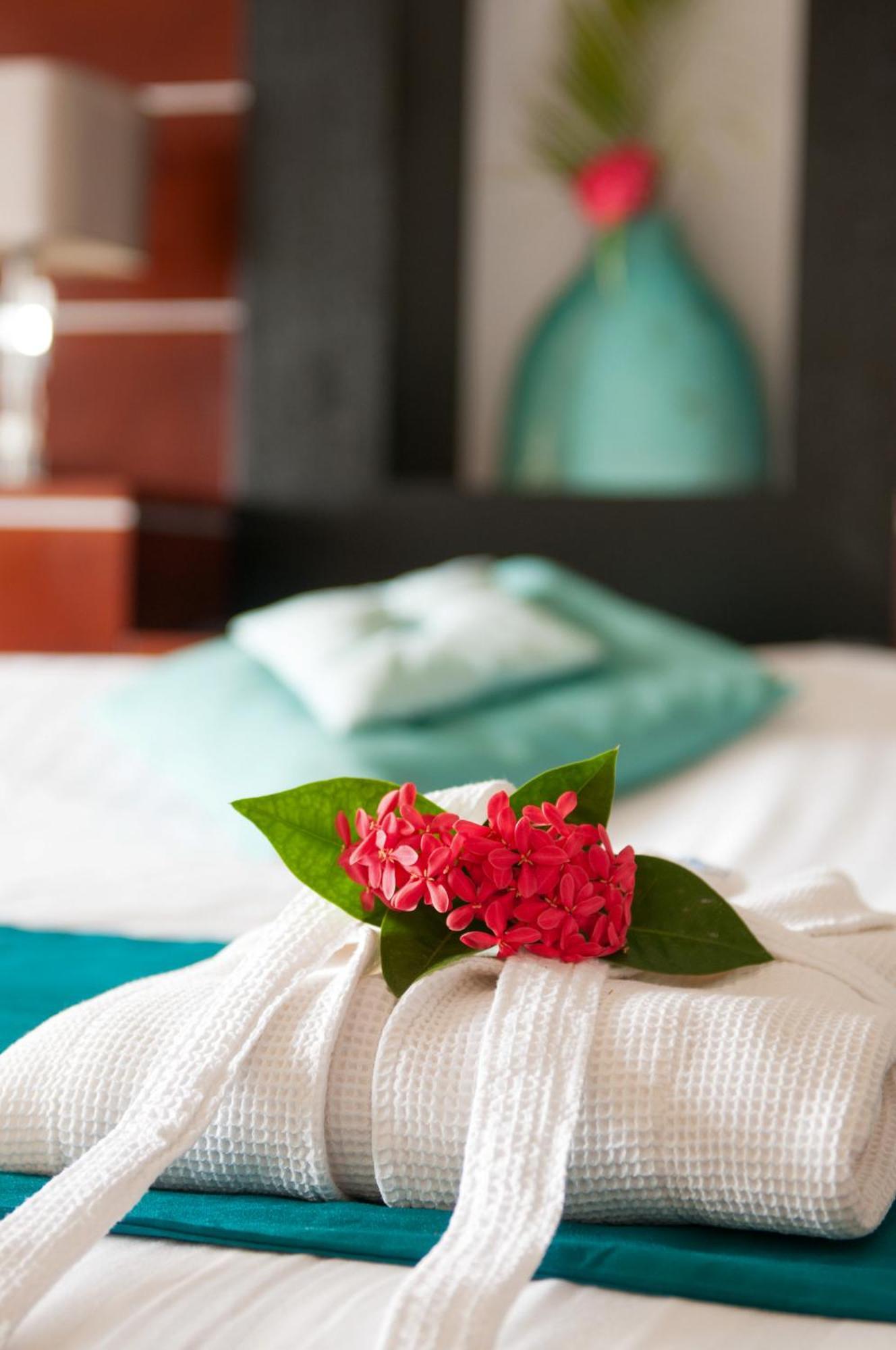 Van Der Valk Plaza Beach & Dive Resort Bonaire Playa Rum bild