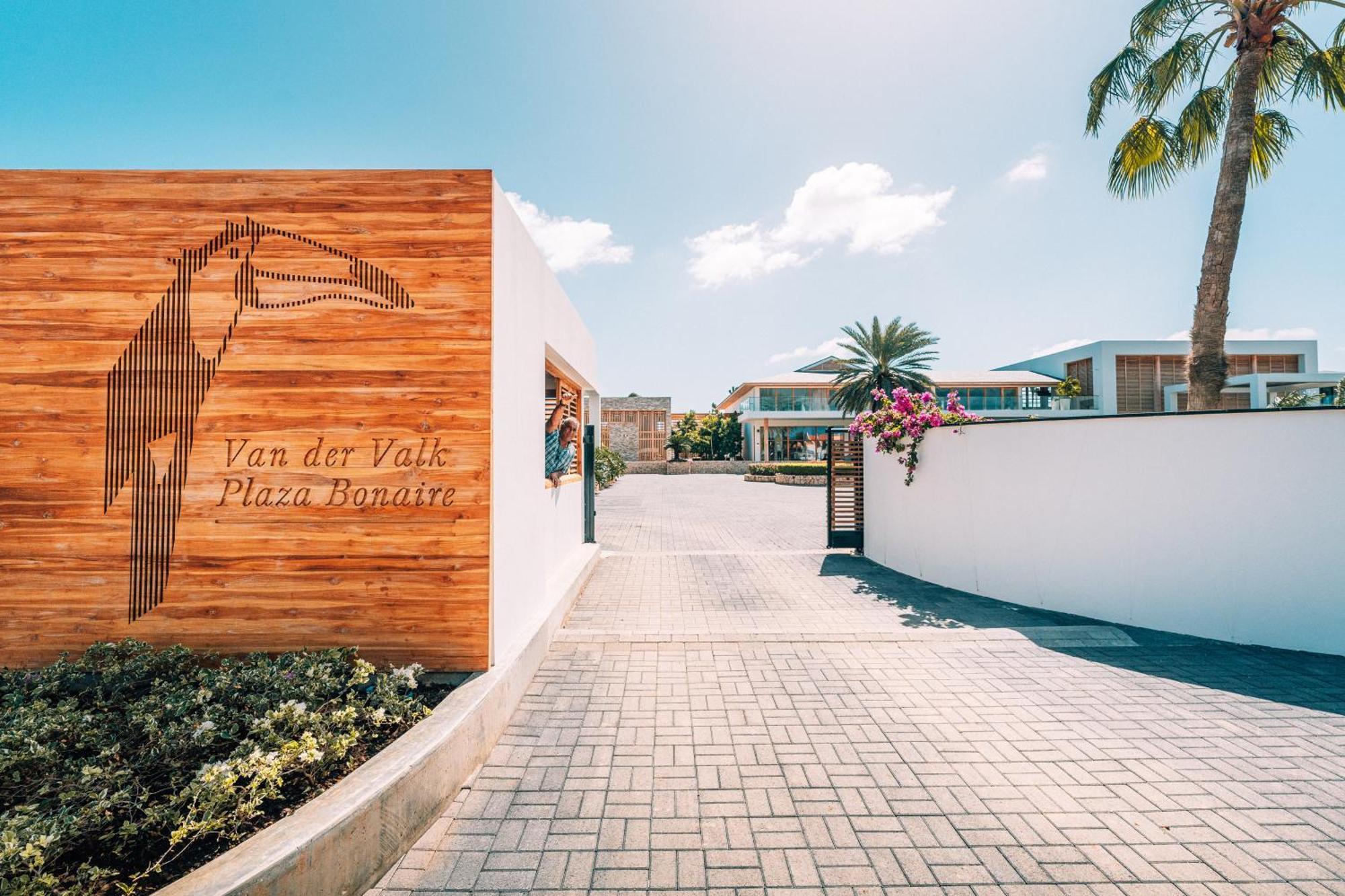 Van Der Valk Plaza Beach & Dive Resort Bonaire Playa Exteriör bild
